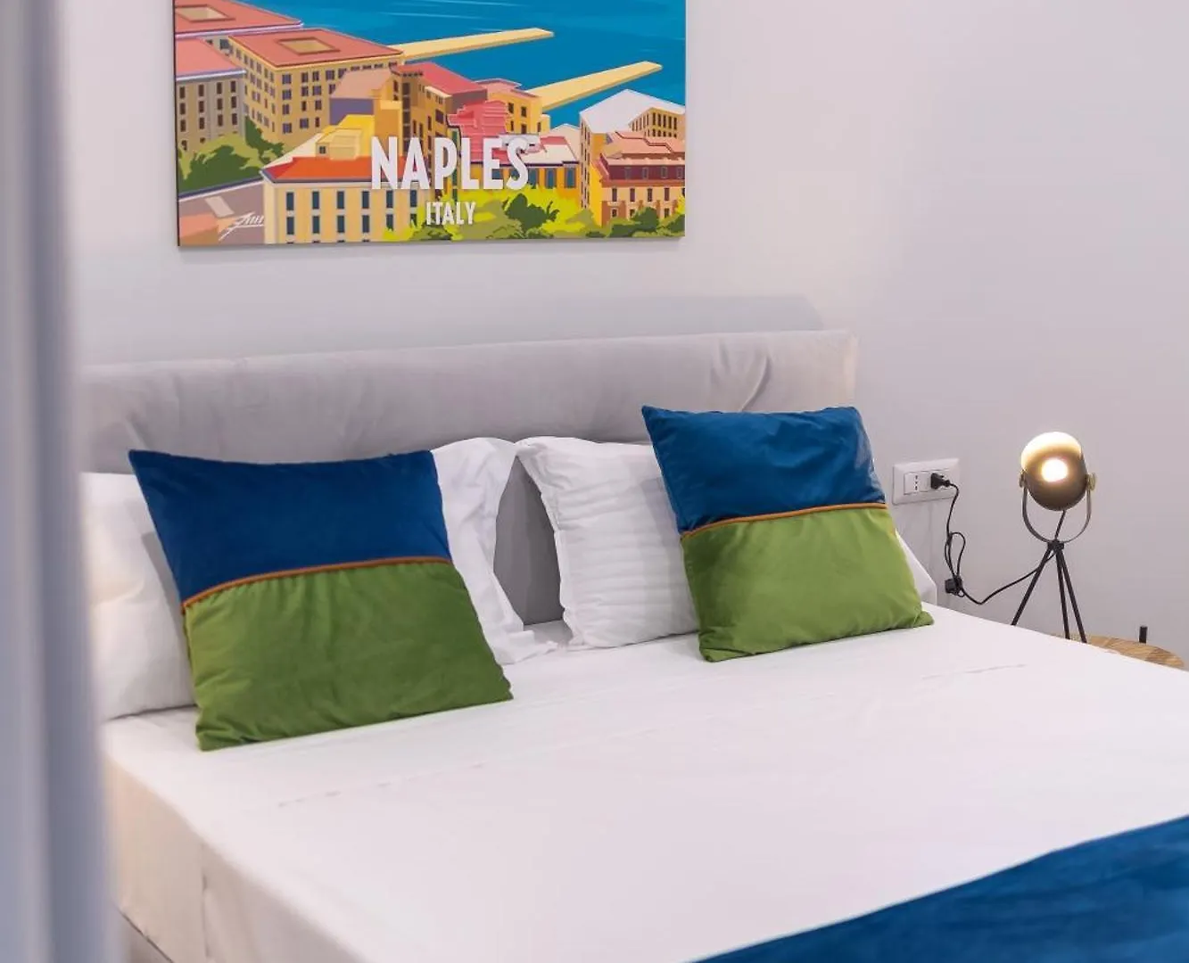 The Ease Bed & Breakfast Naples Italy