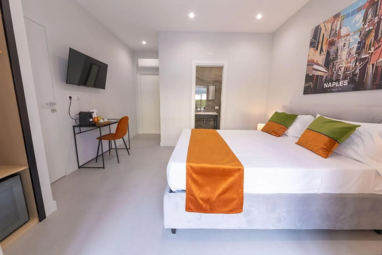 The Ease Bed & Breakfast Naples Italy